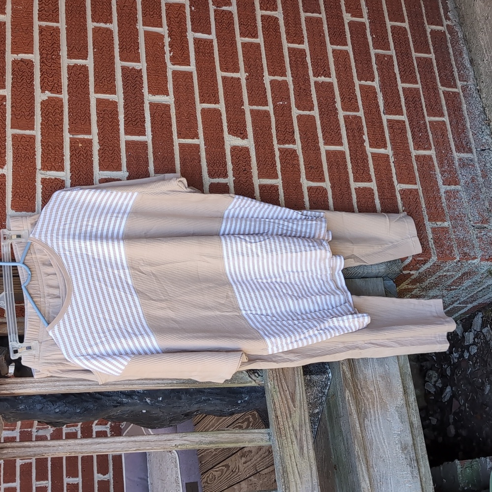New Entities Woman Vintage Soft Cotton Striped Beige and White Lounge Set 2X